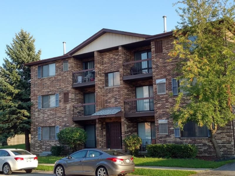 Orland Park Apartment: 9025 Lincoln Ct