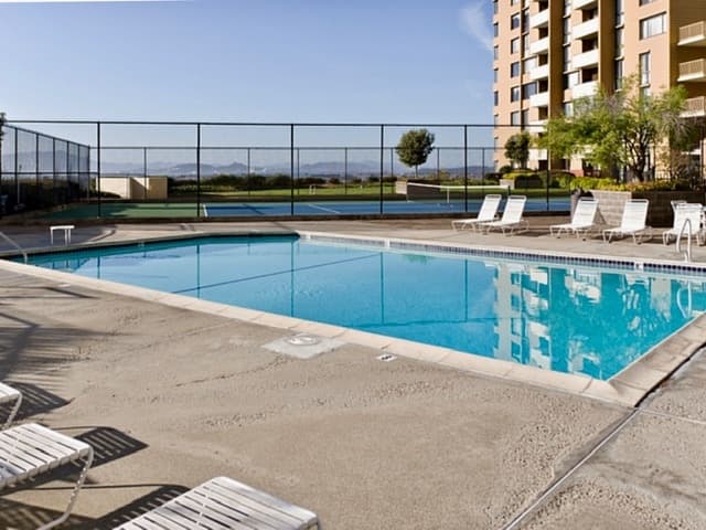 Albany Condo: 555 Pierce St