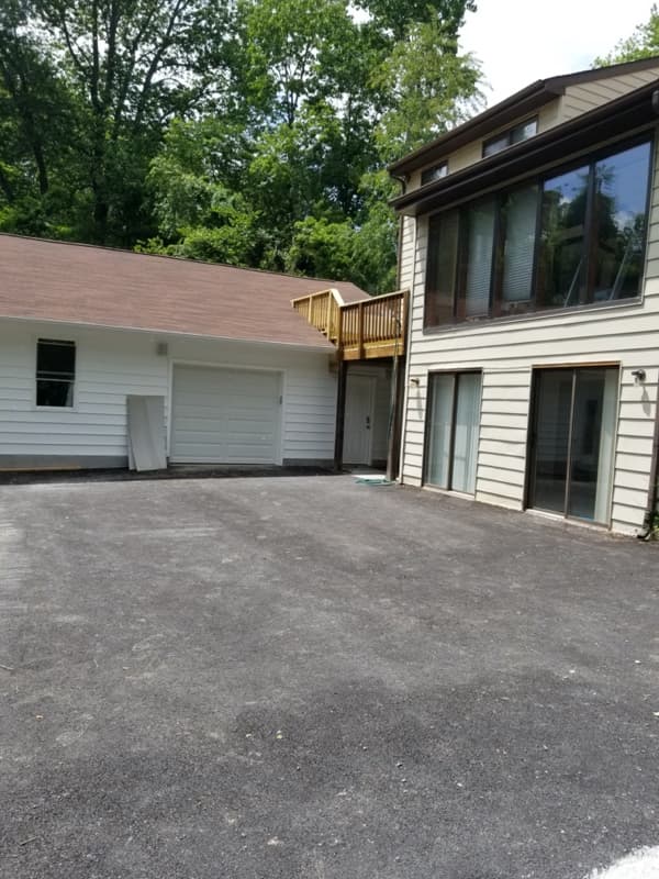 Bethesda Apartment: 7608 Carteret Rd