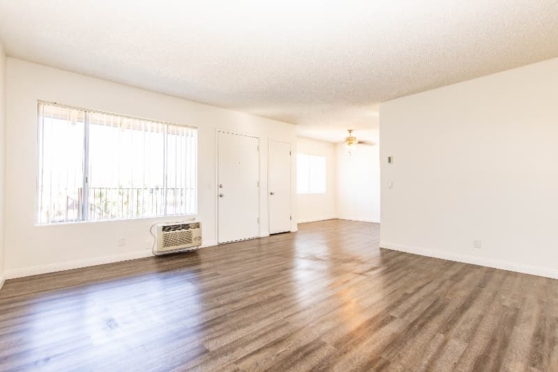 Vista Multiplex: 800 East Bobier Dr.
