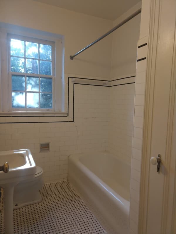 Washington Apartment: 5130 Connecticut Ave. NW