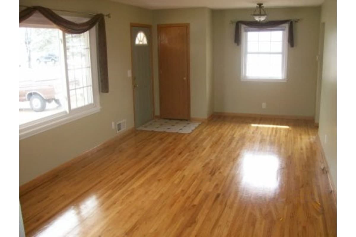 Blaine House: 10522 Madison St NE