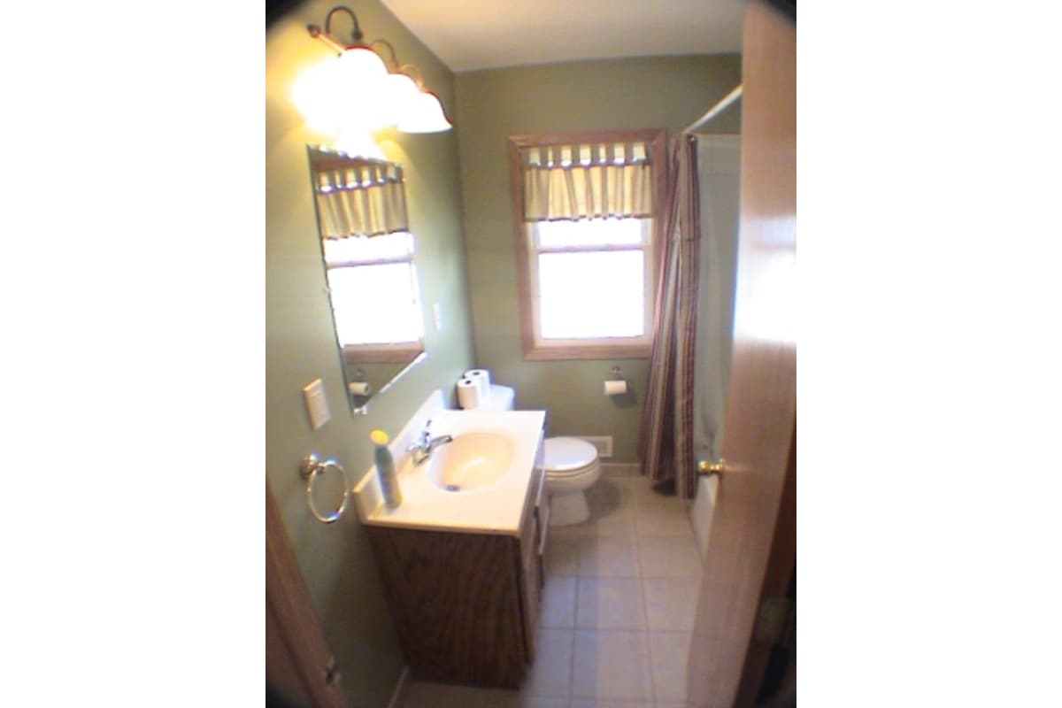 Blaine House: 10522 Madison St NE