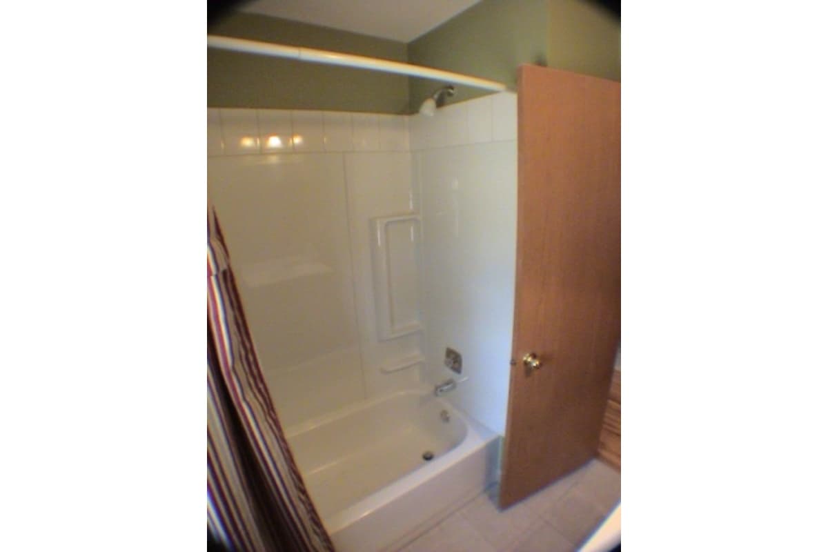 Blaine House: 10522 Madison St NE
