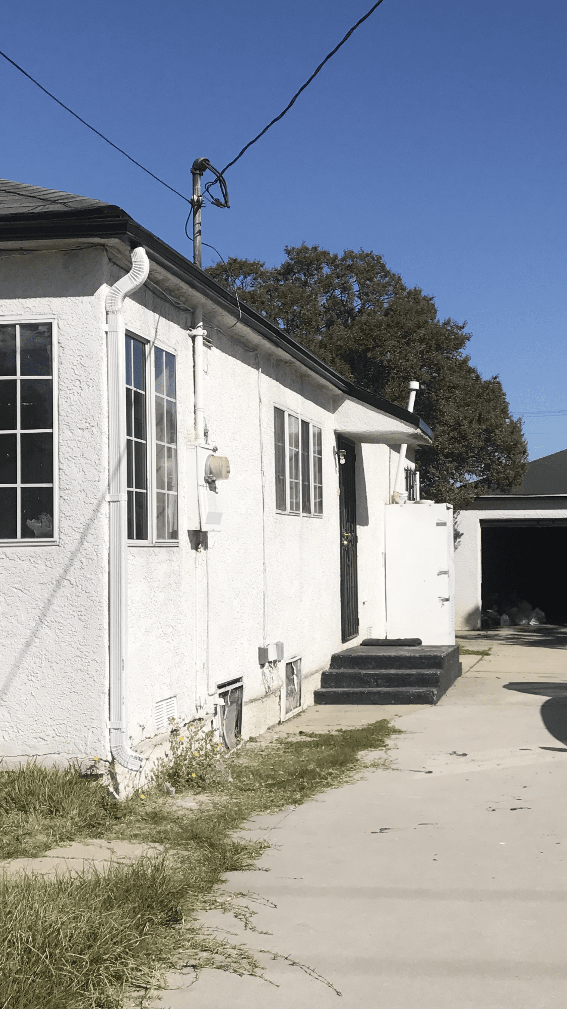 Los Angeles House: 1423 West 106th Street