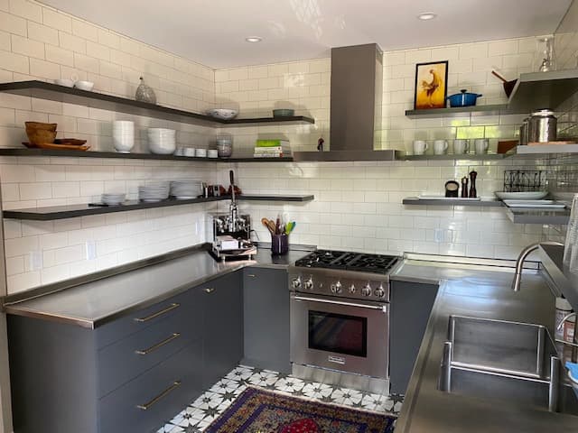 clayton Condo: 6324 Northwood Ave