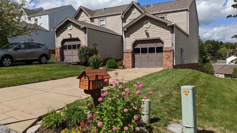Pittsburgh Townhome: 144 Villa Drive