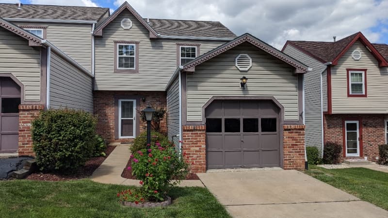 Pittsburgh Townhome: 144 Villa Drive