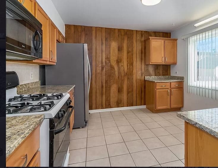 Mount Prospect Townhome: 615 Maple Ct