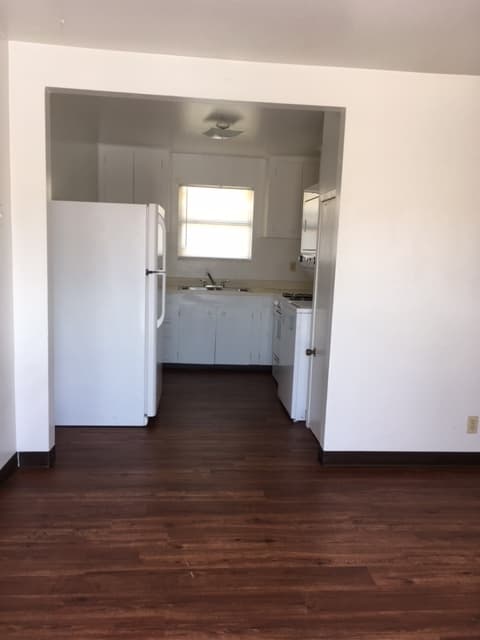 Portales Apartment: 109 S Boston Ave
