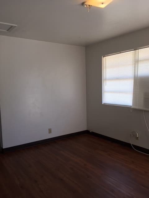 Portales Apartment: 109 S Boston Ave