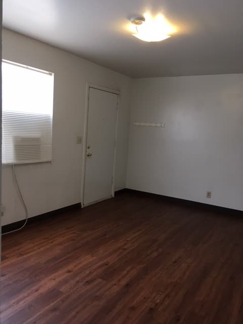 Portales Apartment: 109 S Boston Ave