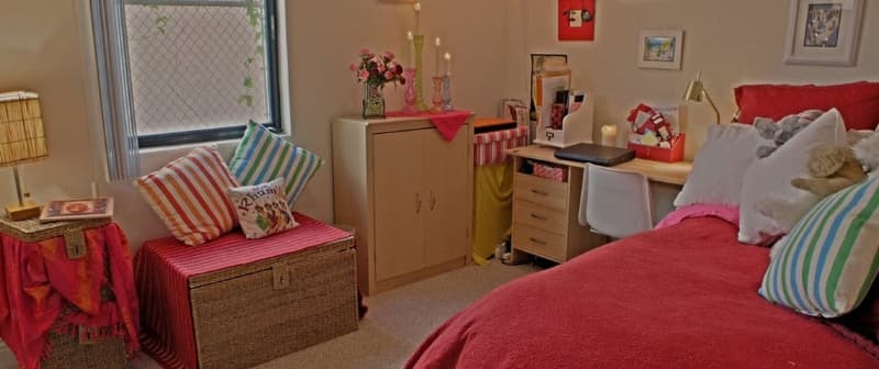 Los Angeles Apartment: 1102 W 29th St
