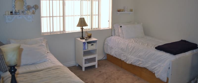 Los Angeles Apartment: 1102 W 29th St