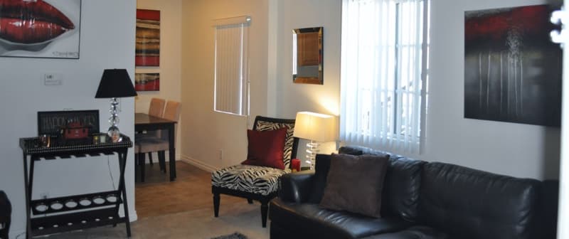 Los Angeles Apartment: 1102 W 29th St