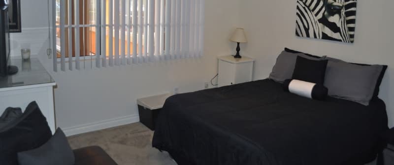 Los Angeles Apartment: 1102 W 29th St