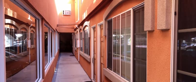 Los Angeles Apartment: 1102 W 29th St