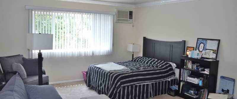 Los Angeles Apartment: 1102 W 29th St
