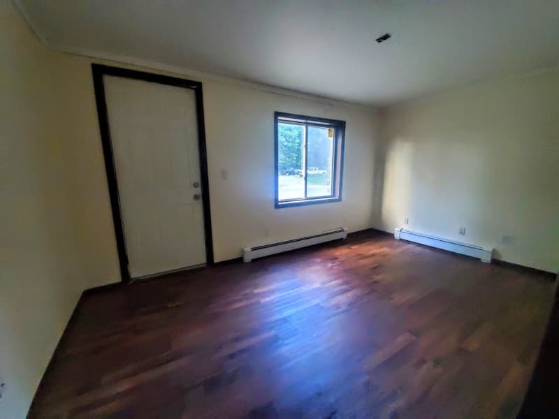 Milford Apartment: 37 County Road