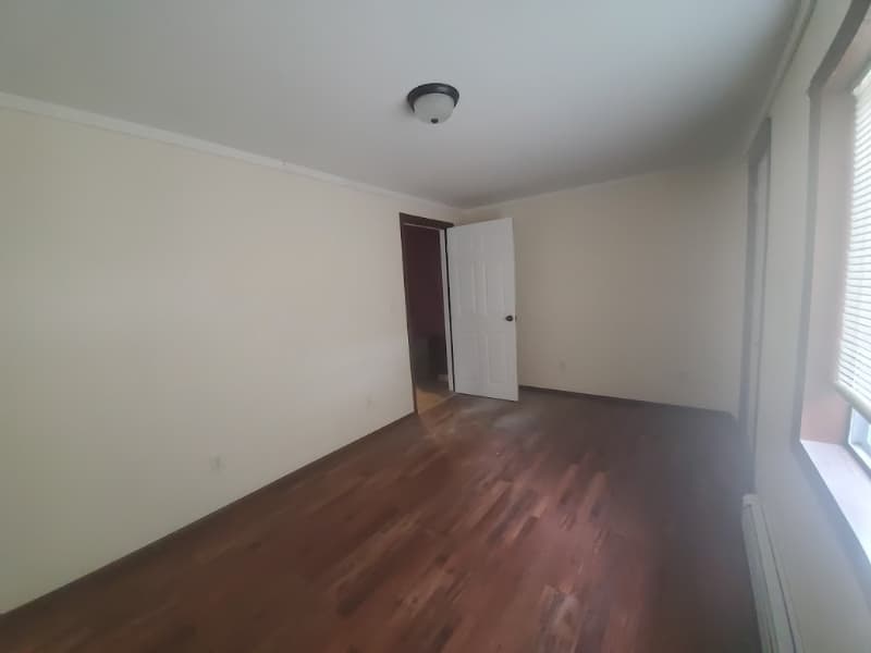 Milford Apartment: 37 County Road