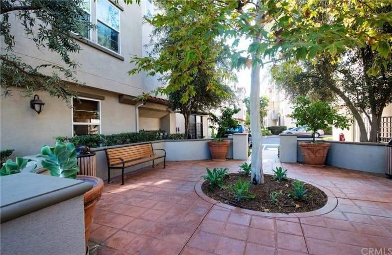 Montebello Townhome: 928 Lilac Ln