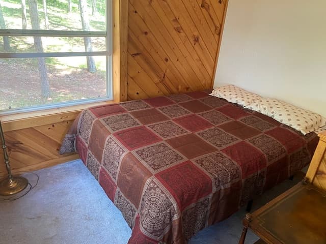 Gordon House: 15614 S Bass Lake Rd