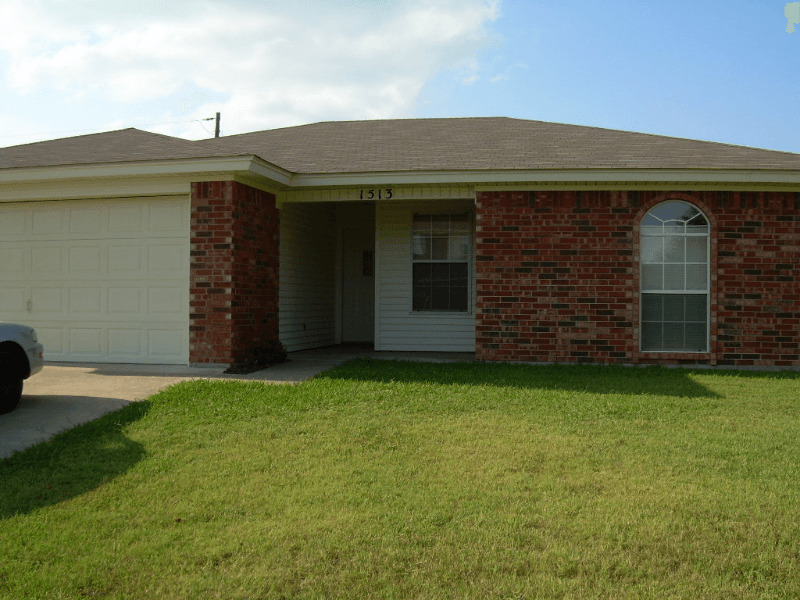 Gainesville House: 1513 Natalie Dr