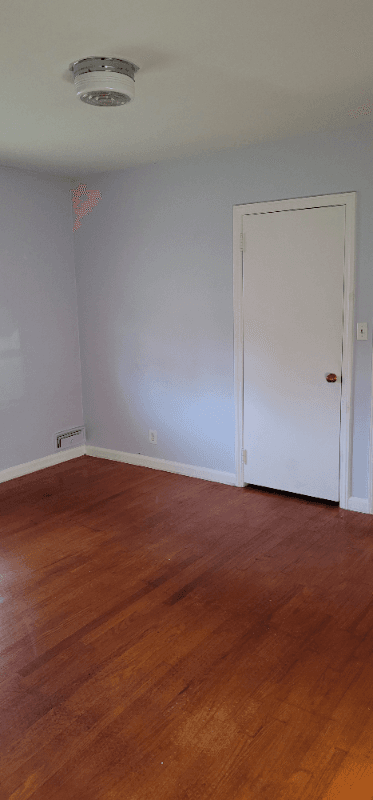 North Brunswick House: 1392 How LN