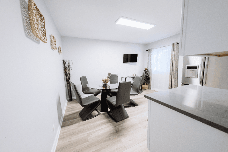 North Hollywood Townhome: 11153 Morrison St