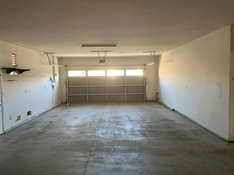 Victorville House: 13558 Deluvina Ct