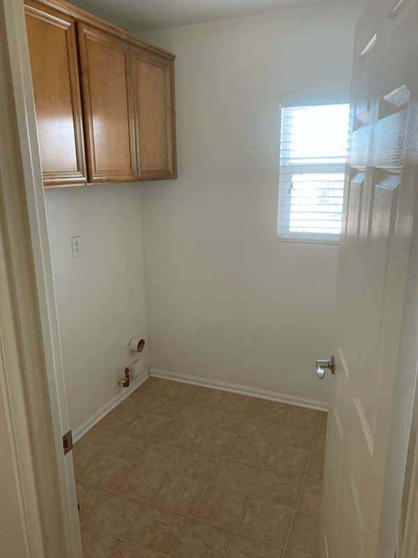 Victorville House: 13558 Deluvina Ct