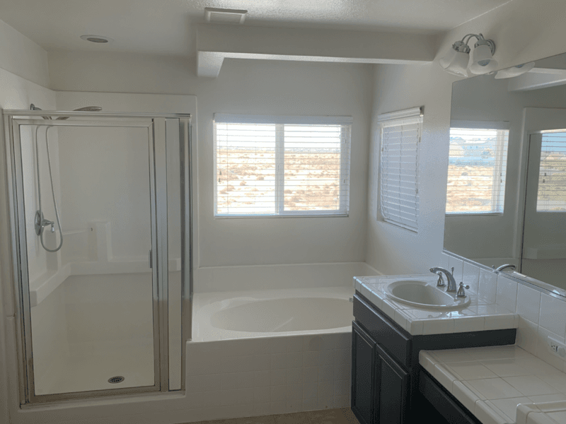 Victorville House: 13558 Deluvina Ct