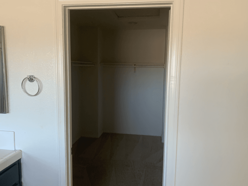 Victorville House: 13558 Deluvina Ct