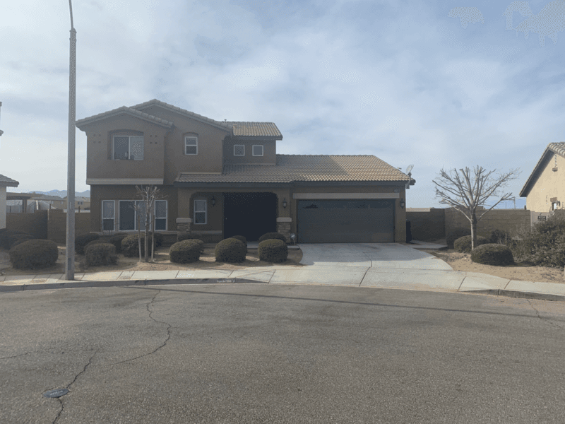 Victorville House: 13558 Deluvina Ct