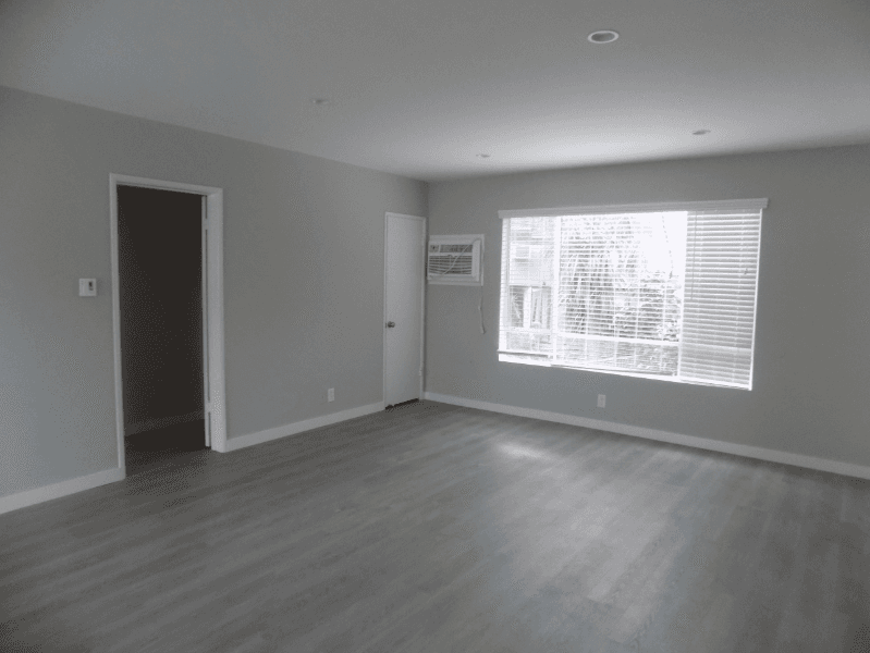 Los Angeles Apartment: 646 S Barrington