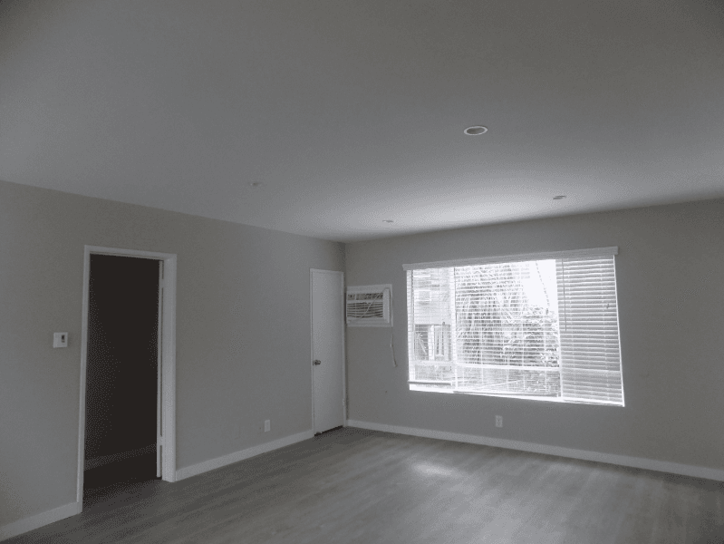 Los Angeles Apartment: 646 S Barrington