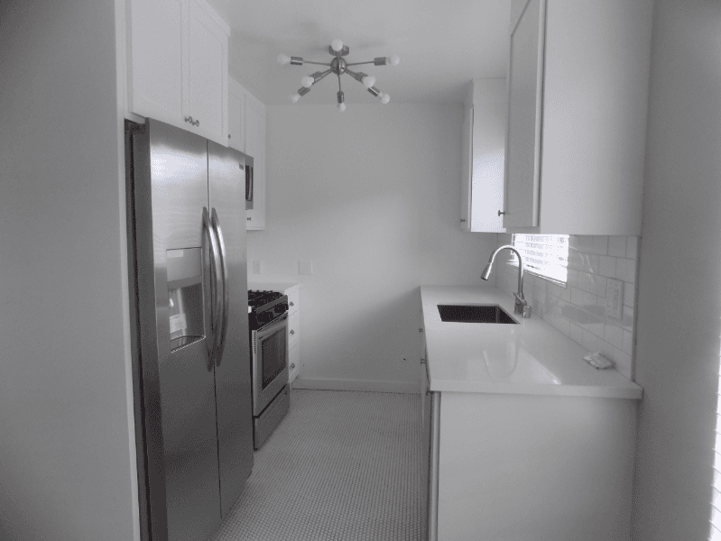 Los Angeles Apartment: 646 S Barrington