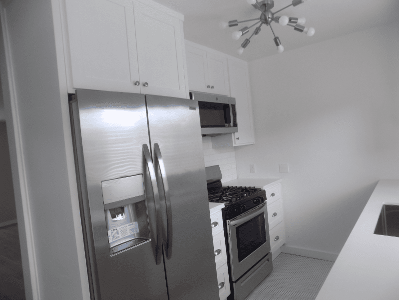 Los Angeles Apartment: 646 S Barrington