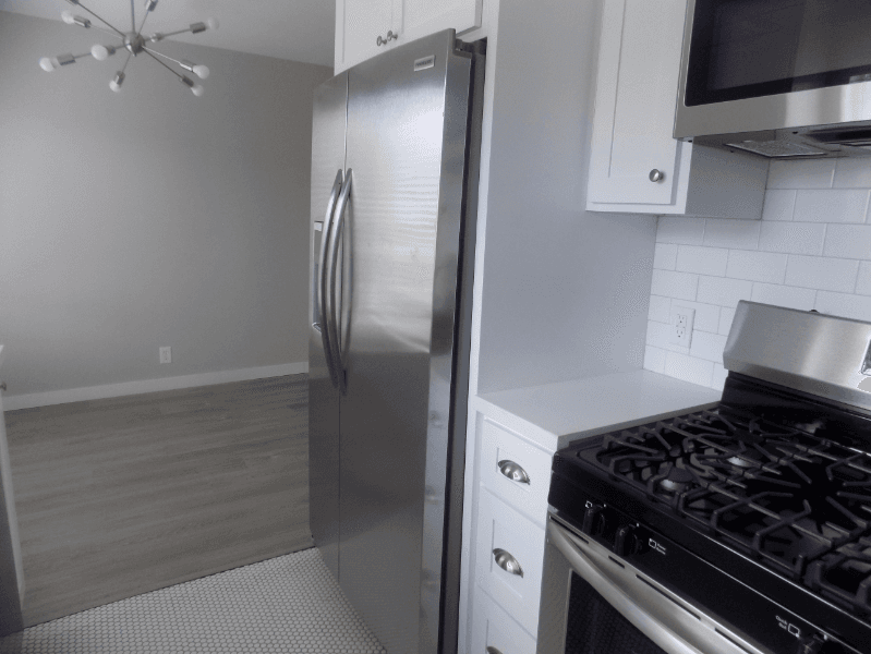 Los Angeles Apartment: 646 S Barrington