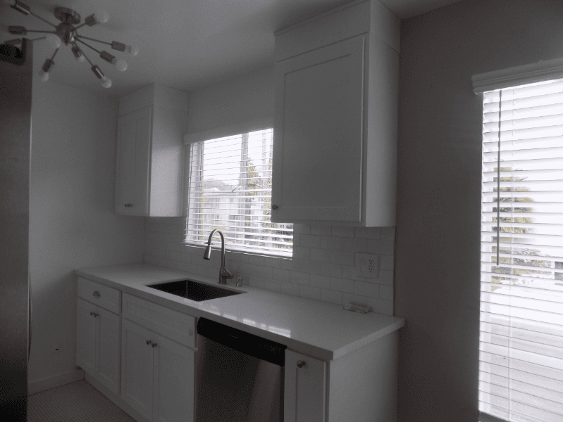 Los Angeles Apartment: 646 S Barrington