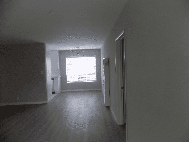 Los Angeles Apartment: 646 S Barrington