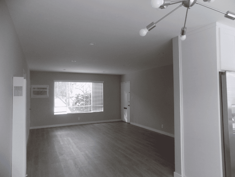 Los Angeles Apartment: 646 S Barrington