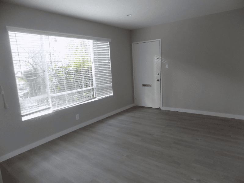 Los Angeles Apartment: 646 S Barrington