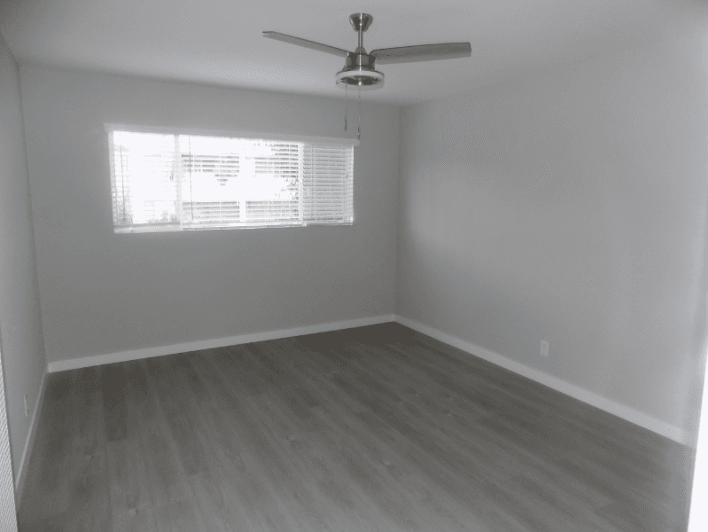 Los Angeles Apartment: 646 S Barrington