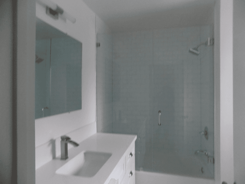 Los Angeles Apartment: 646 S Barrington