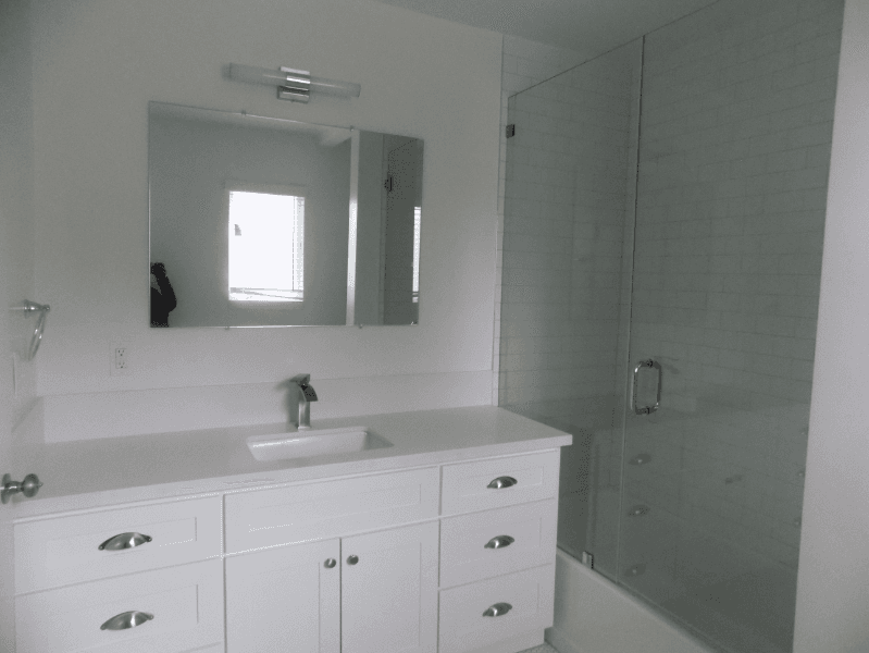 Los Angeles Apartment: 646 S Barrington