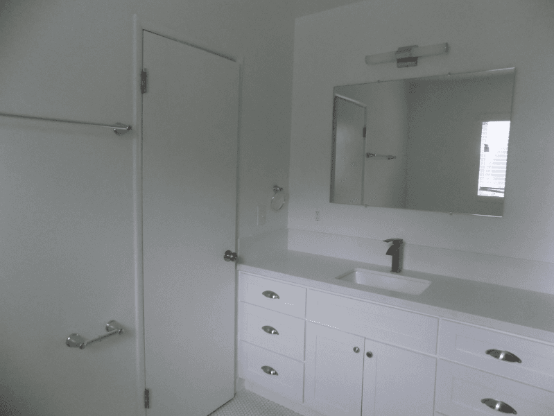 Los Angeles Apartment: 646 S Barrington