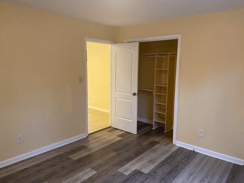 Raleigh House: 4216 Dunn Dr