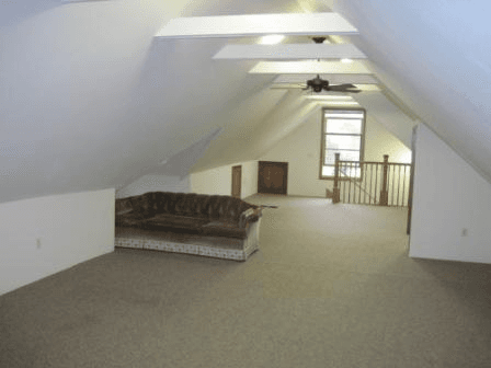 Winona Apartment: 266 1/2 W Sanborn St