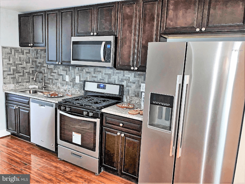 Baltimore Townhome: 16 S Washington St